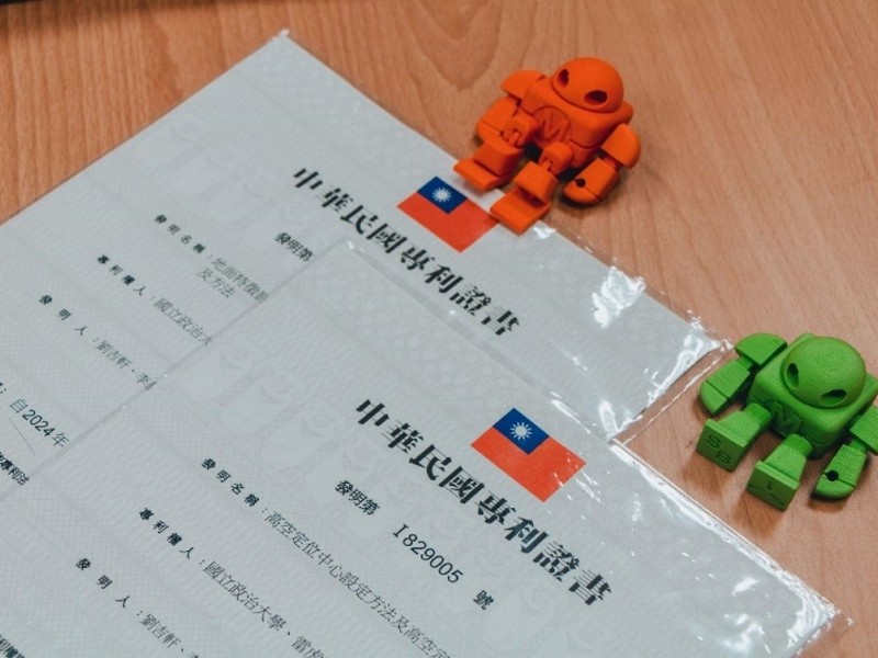 在無人機研究計畫中，與雷虎科技公司簽訂的產學合作計畫《以視覺導航為主之飛行自主控制技術開發研究》研究成果順利申請專利（攝影：許芷婕）